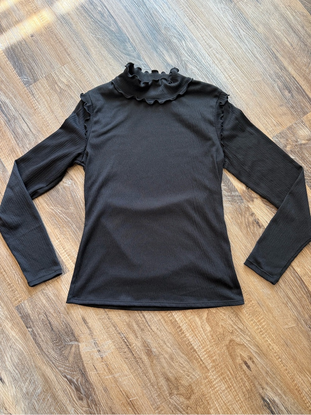 Who What Wear Black Ruffled Mock-Neck Long Sleeve Top
